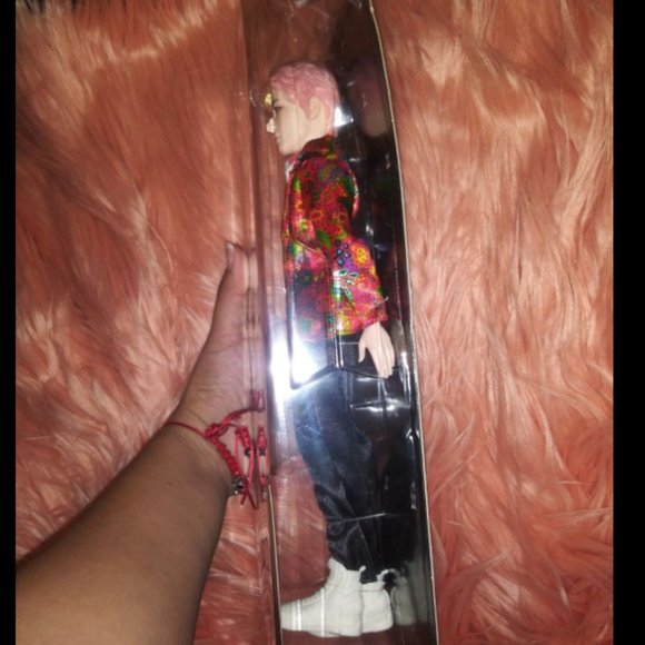 Official BTS V Doll - Picture 6 of 12